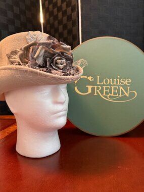 Vintage Louise Green "Rider" Velour finish felt hat. Size S or 6 1/2.